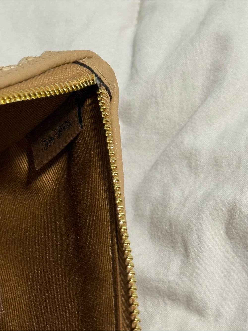 Coach Large Corner Zip Wristlet🤎 - Picture 7 of 10